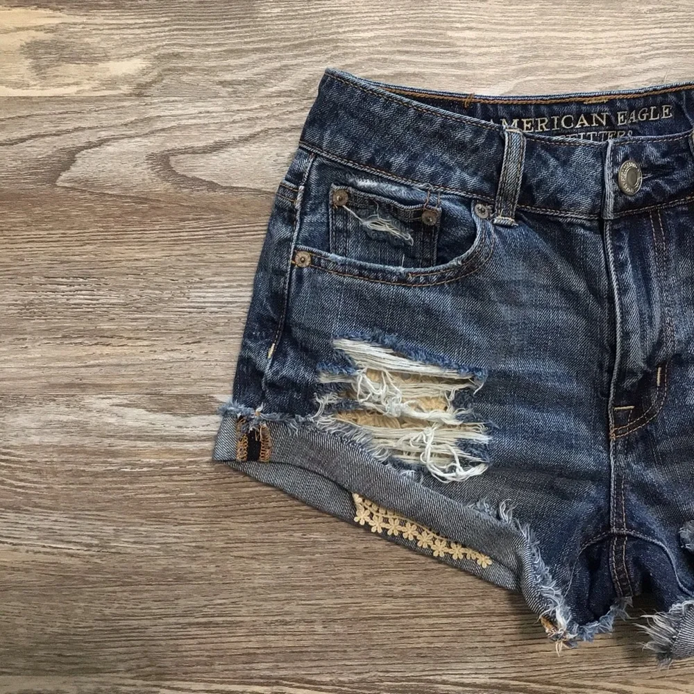 American Eagle Hi Rise Festival Distressed Lace Detail Shorts 0